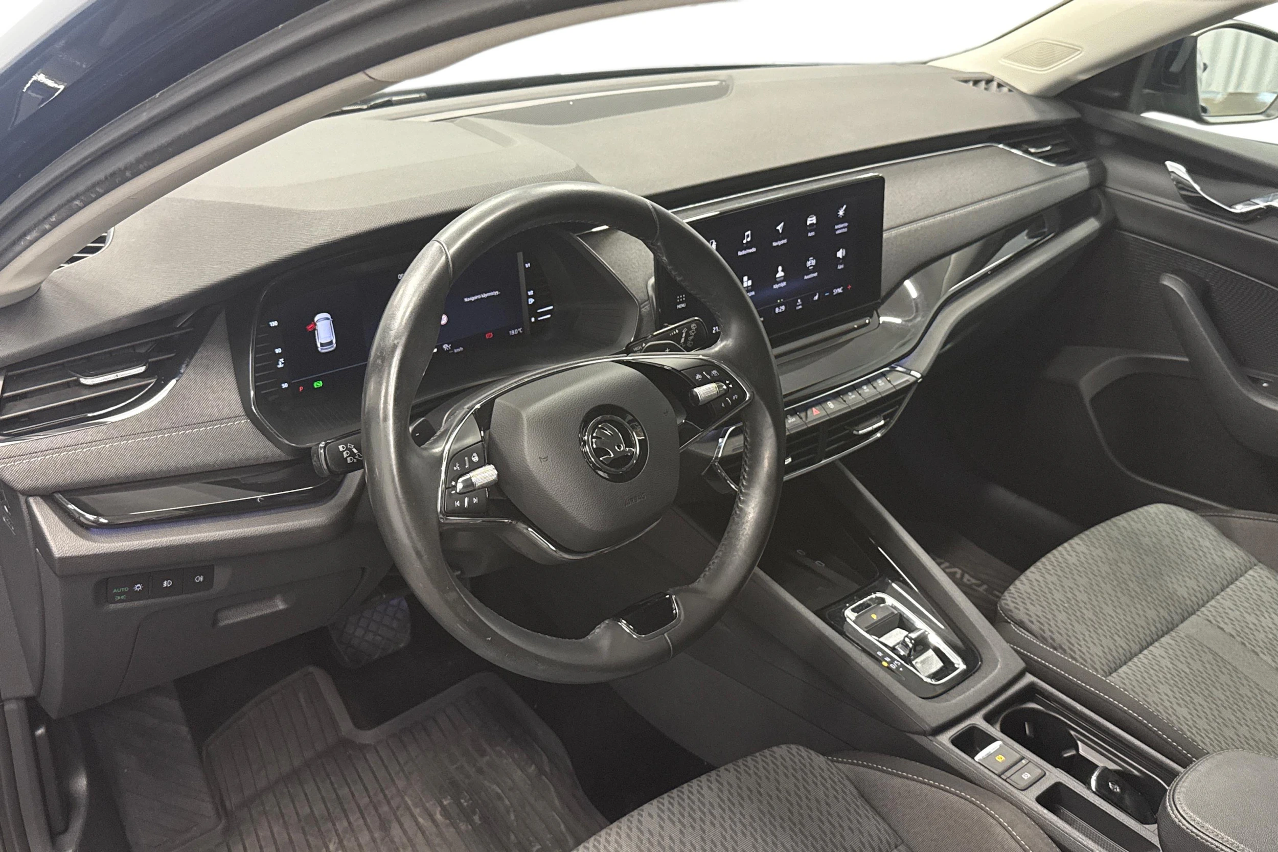 sininen Skoda Octavia 2021 kuva 6.