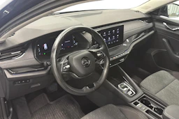 sininen Skoda Octavia 2021 kuva 6.