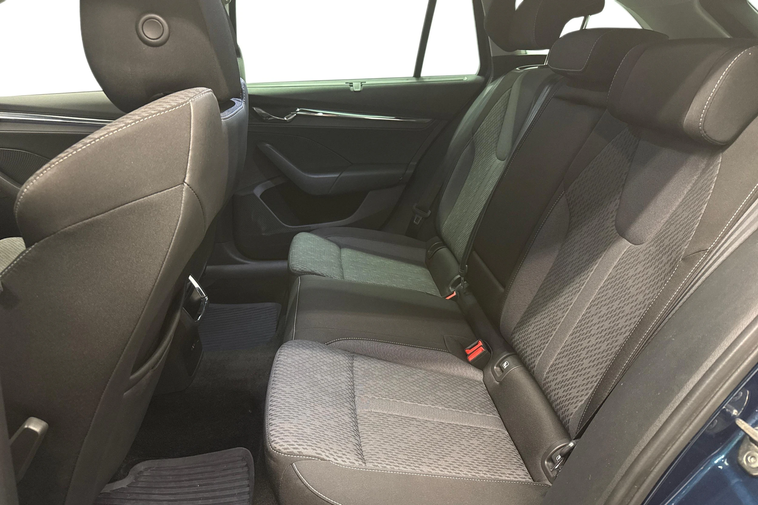 sininen Skoda Octavia 2021 kuva 8.
