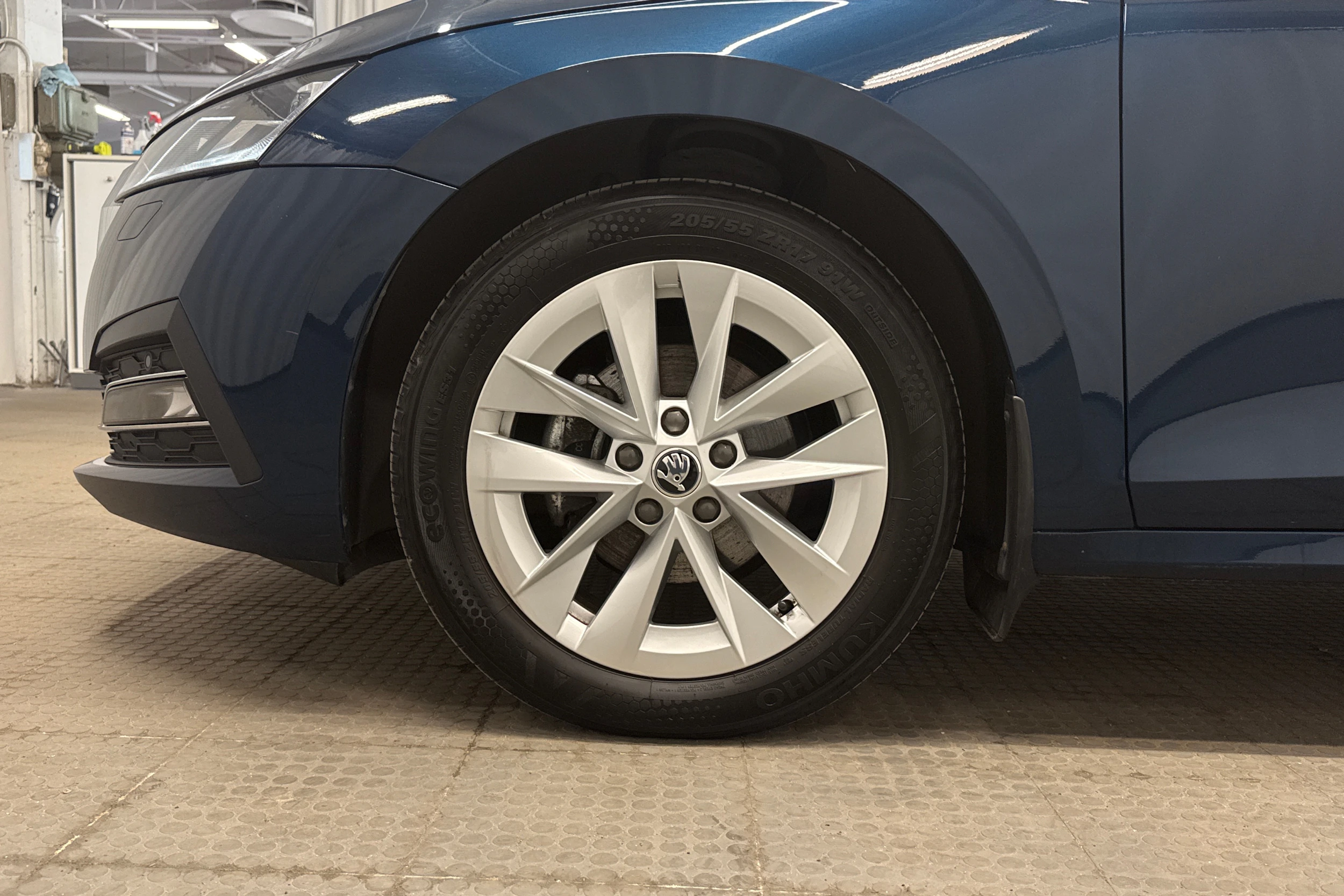 sininen Skoda Octavia 2021 kuva 10.