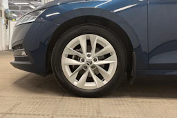 sininen Skoda Octavia 2021 kuva 10.