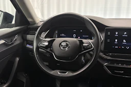sininen Skoda Octavia 2021 kuva 11.