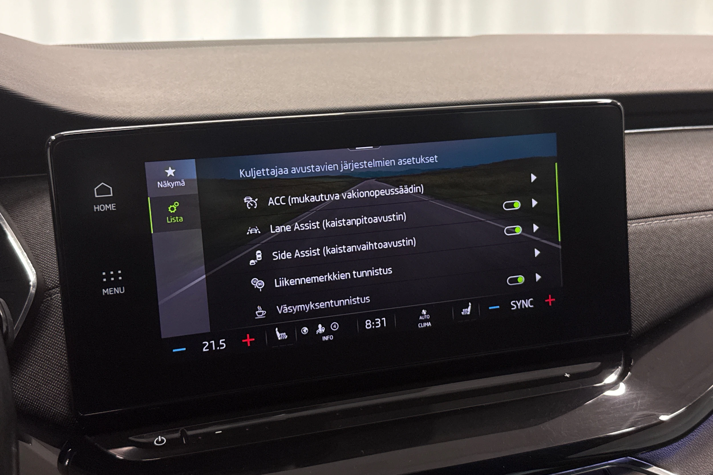 sininen Skoda Octavia 2021 kuva 16.