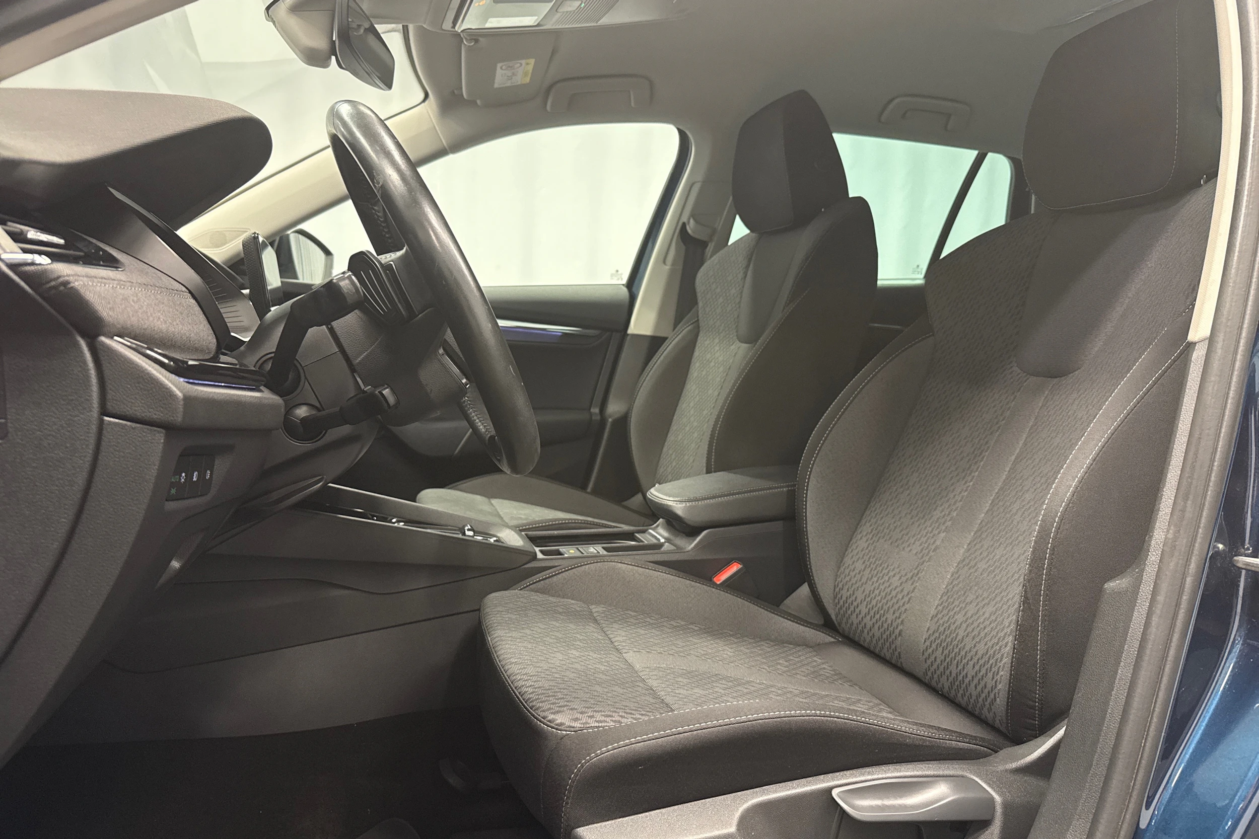 sininen Skoda Octavia 2021 kuva 22.