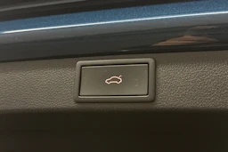 sininen Skoda Octavia 2021 kuva 24.