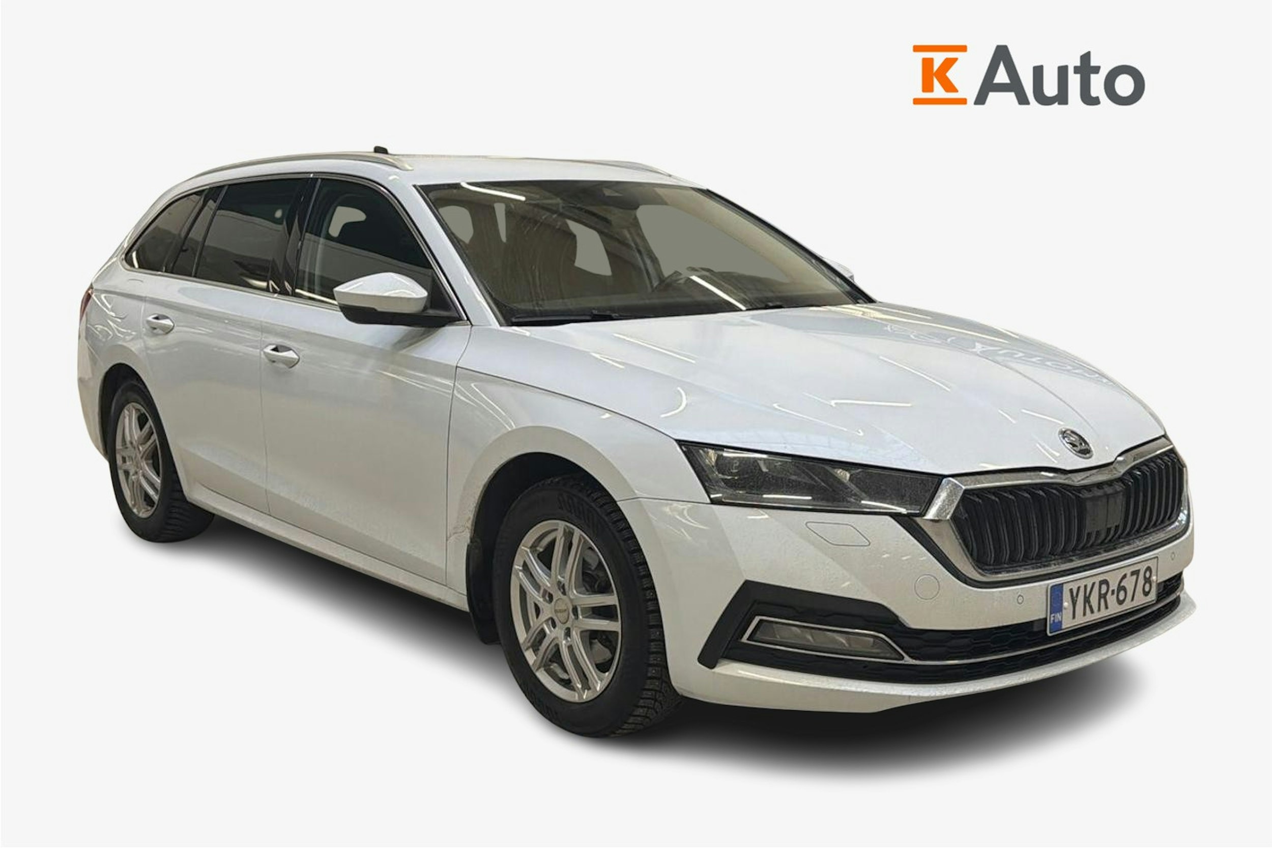 valkoinen Skoda Octavia 2021 kuva 2.