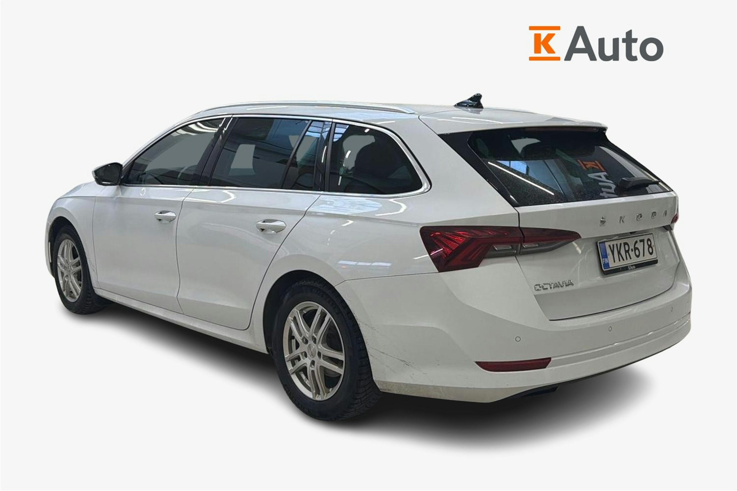valkoinen Skoda Octavia 2021 kuva 3.