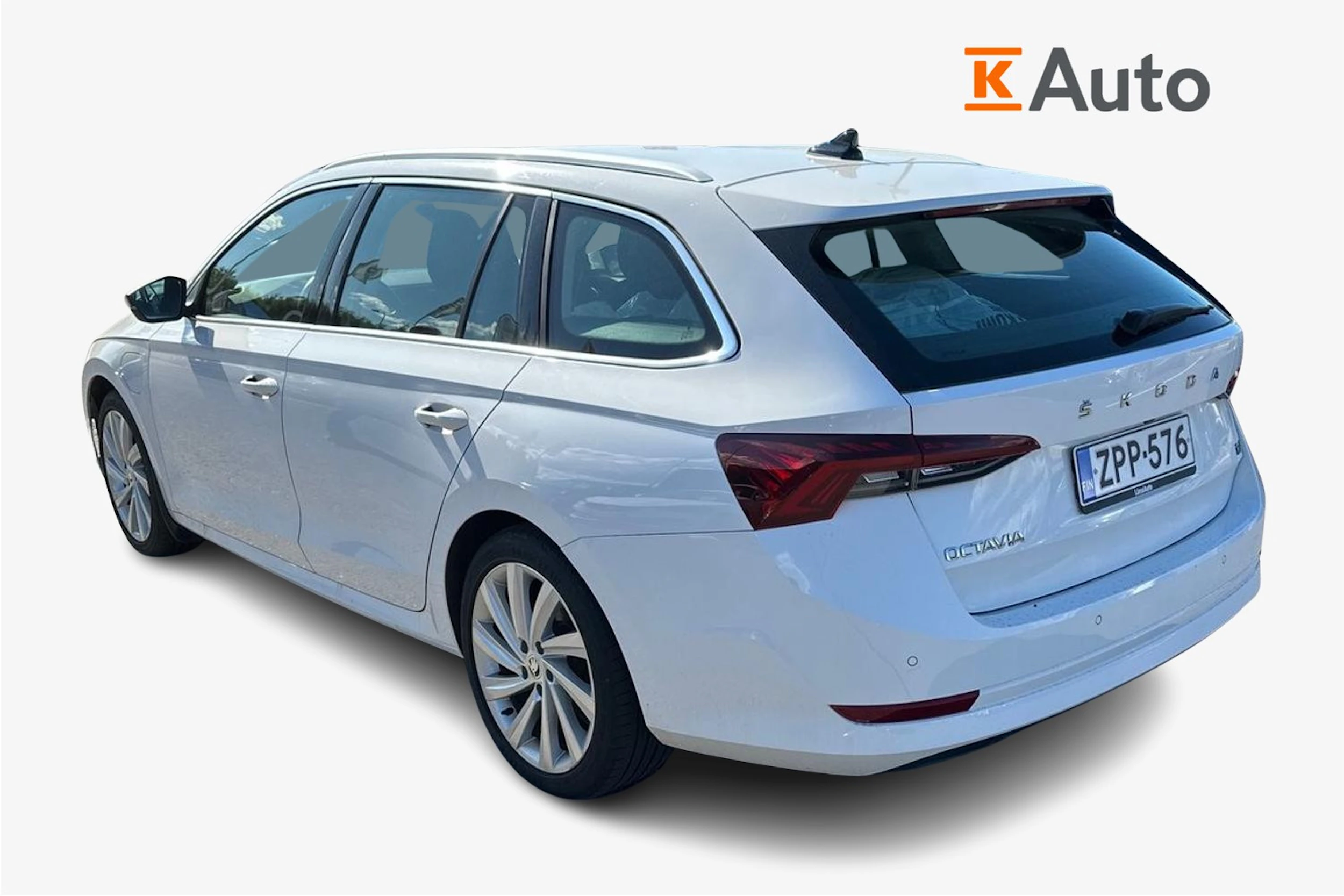 valkoinen Skoda Octavia 2021 kuva 2.