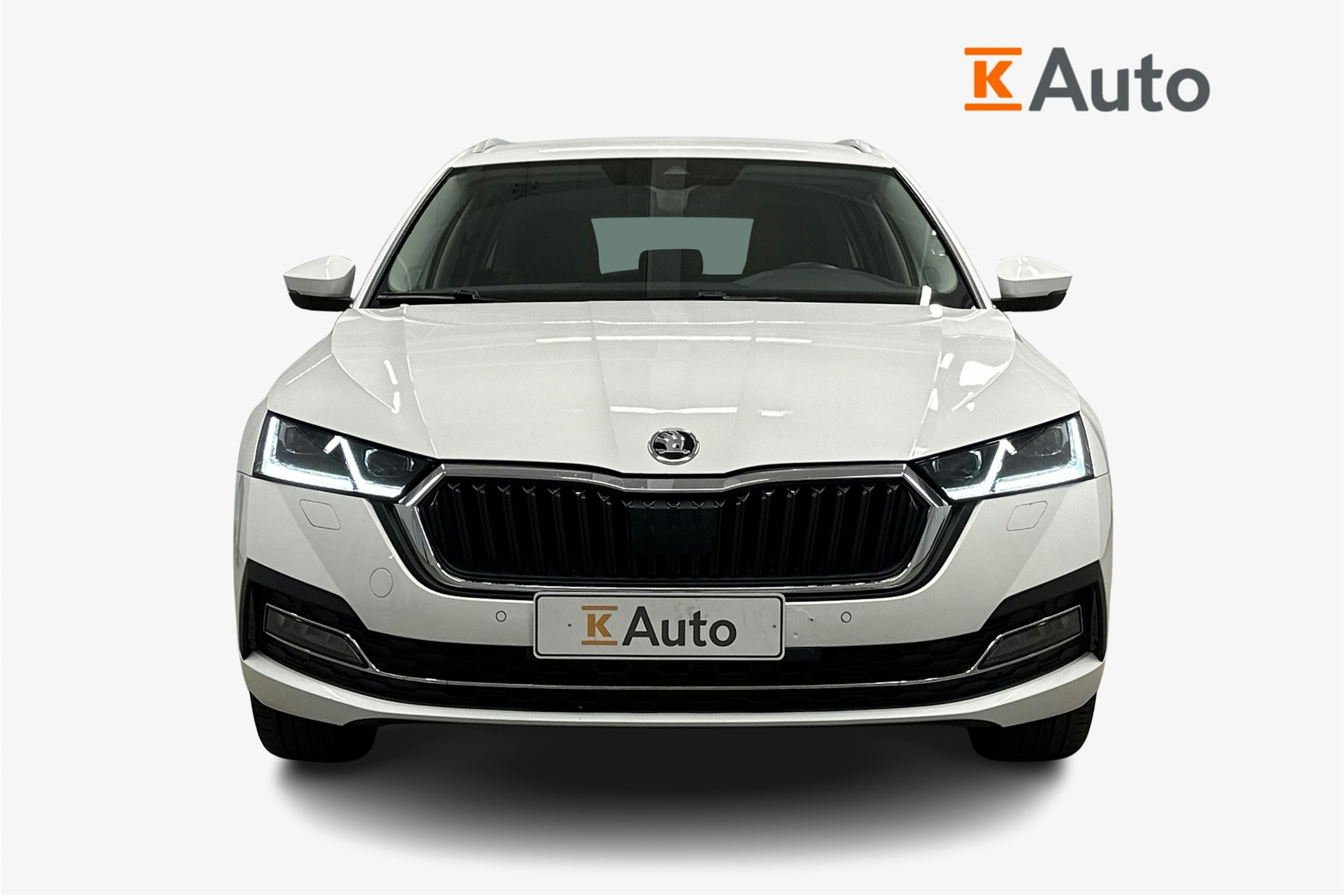valkoinen Skoda Octavia 2022 kuva 4.