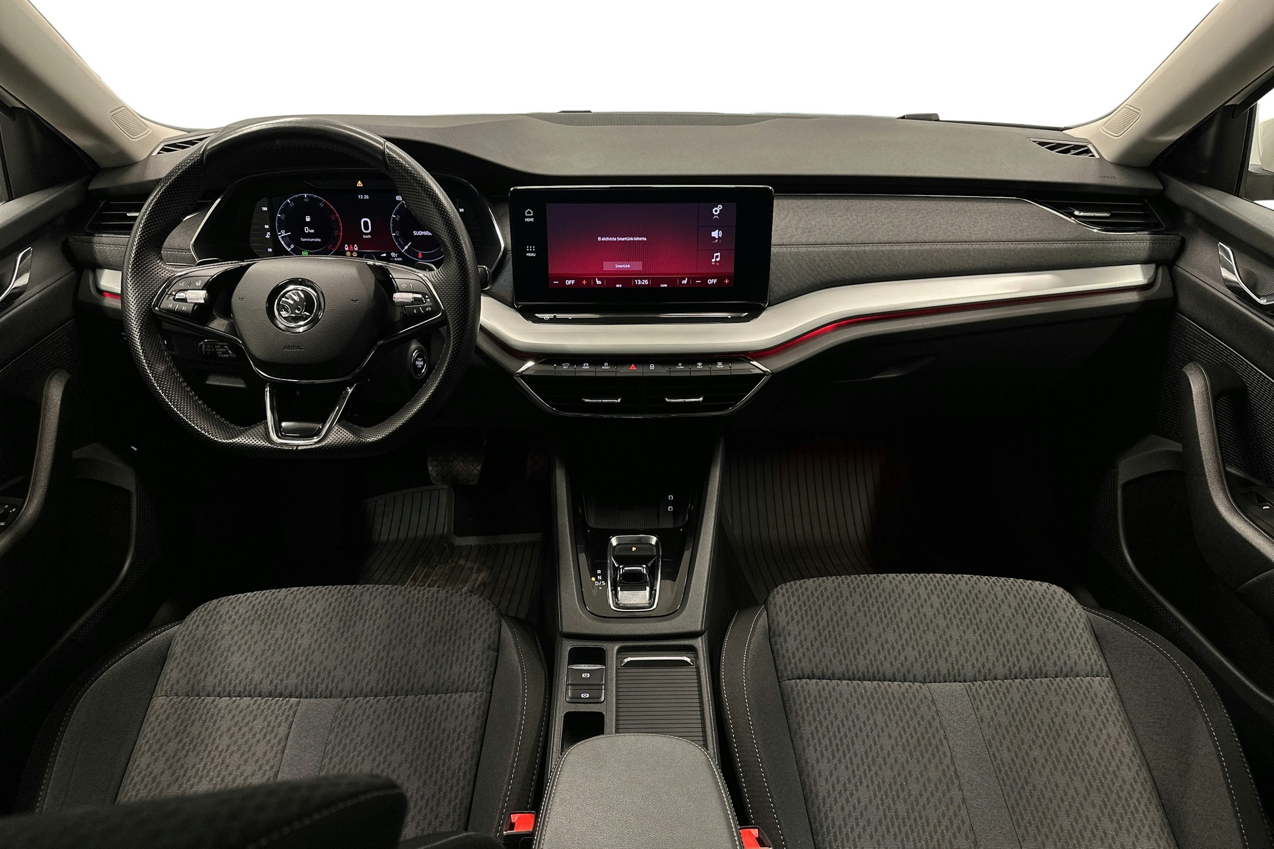 valkoinen Skoda Octavia 2022 kuva 7.
