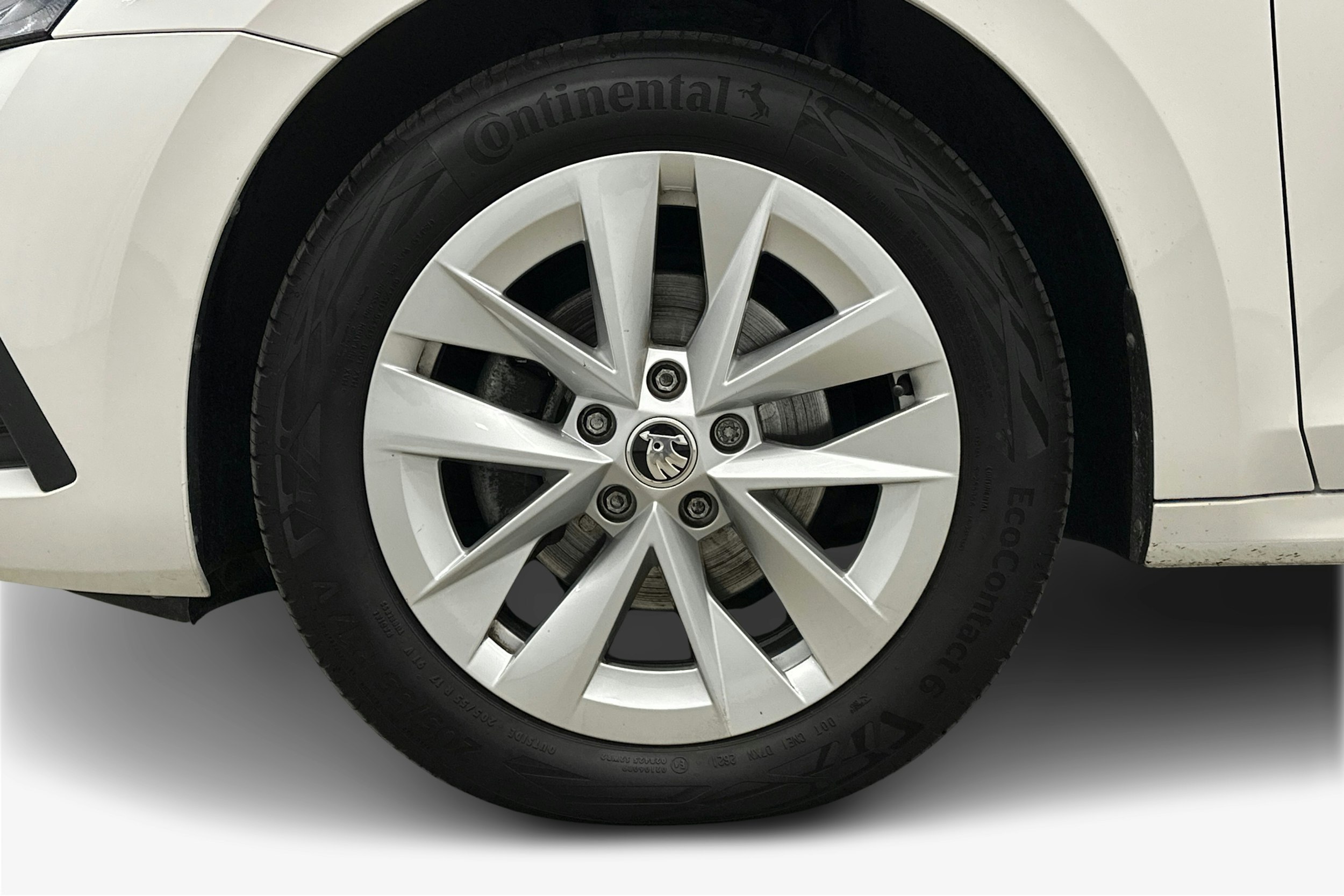 valkoinen Skoda Octavia 2022 kuva 9.