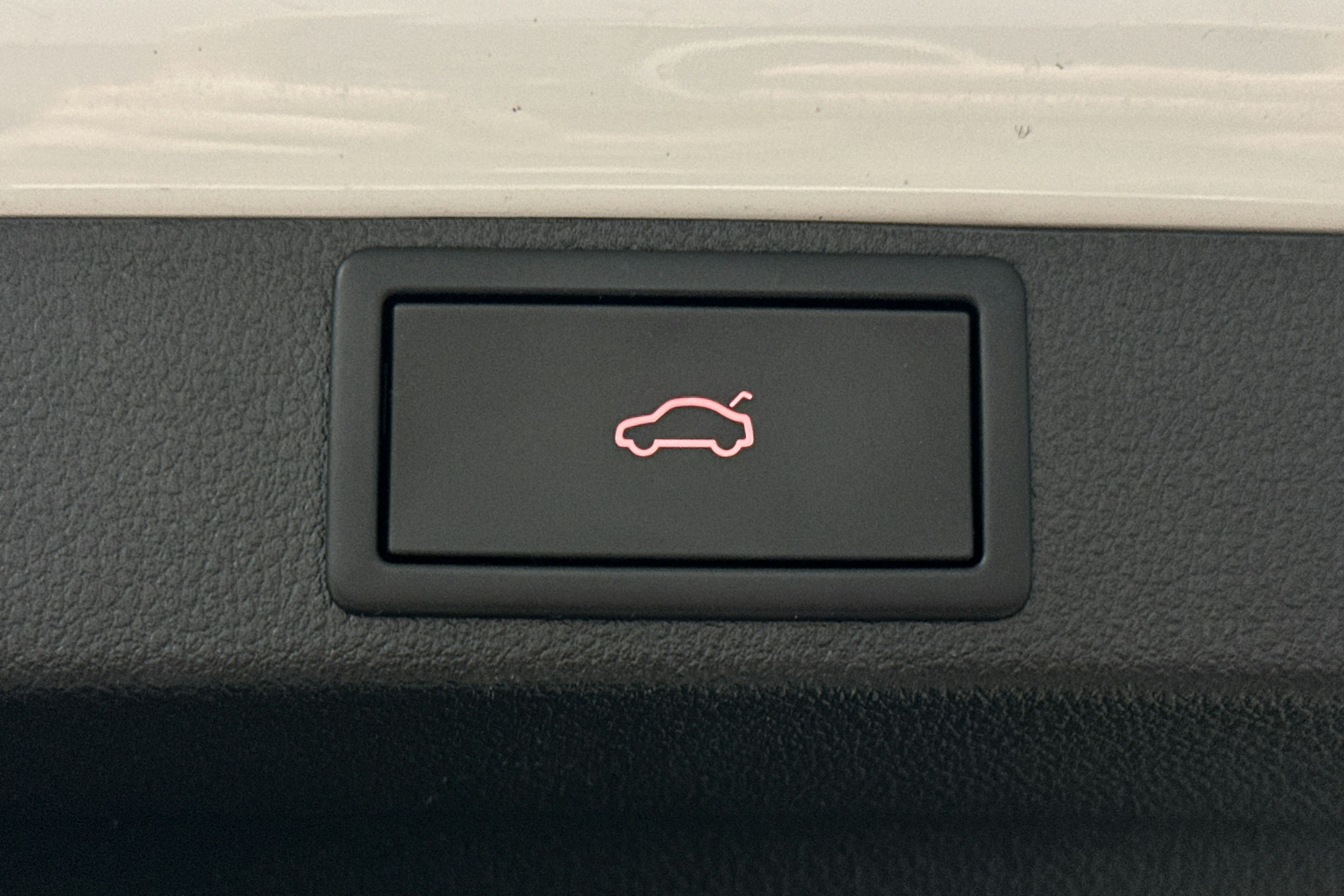 valkoinen Skoda Octavia 2022 kuva 12.