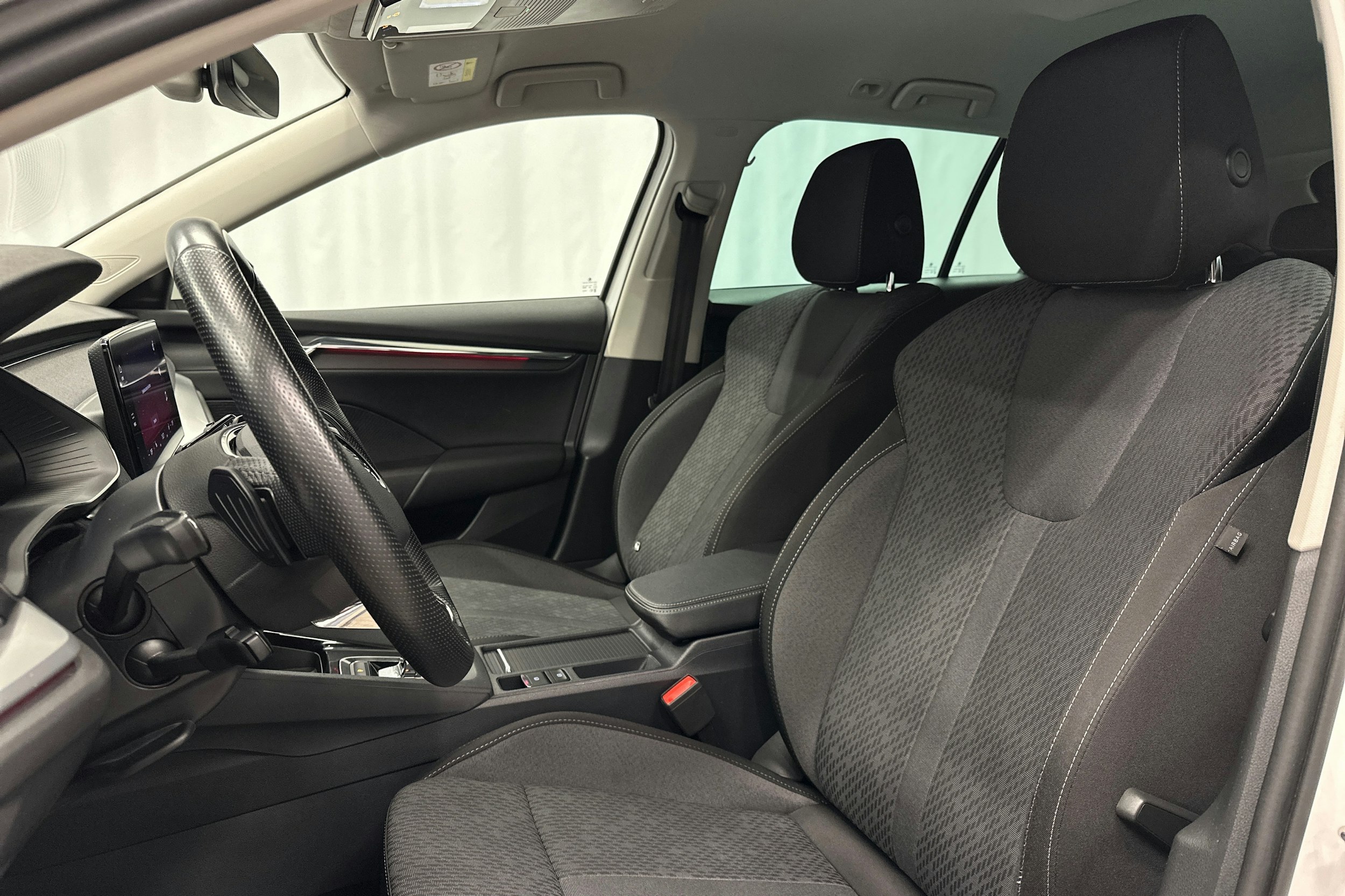valkoinen Skoda Octavia 2022 kuva 14.