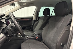 valkoinen Skoda Octavia 2022 kuva 14.