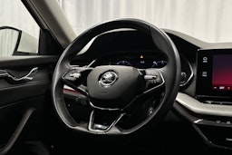 valkoinen Skoda Octavia 2022 kuva 15.