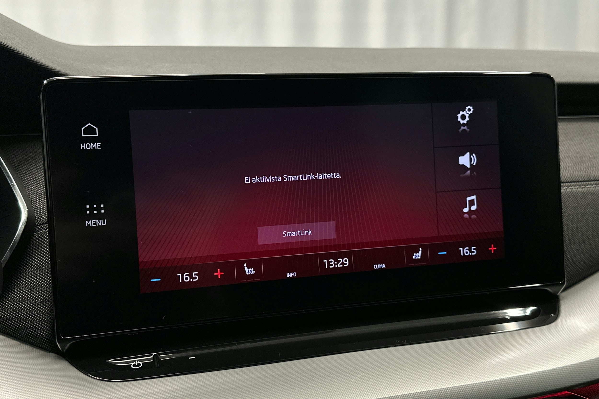 valkoinen Skoda Octavia 2022 kuva 19.