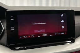 valkoinen Skoda Octavia 2022 kuva 19.