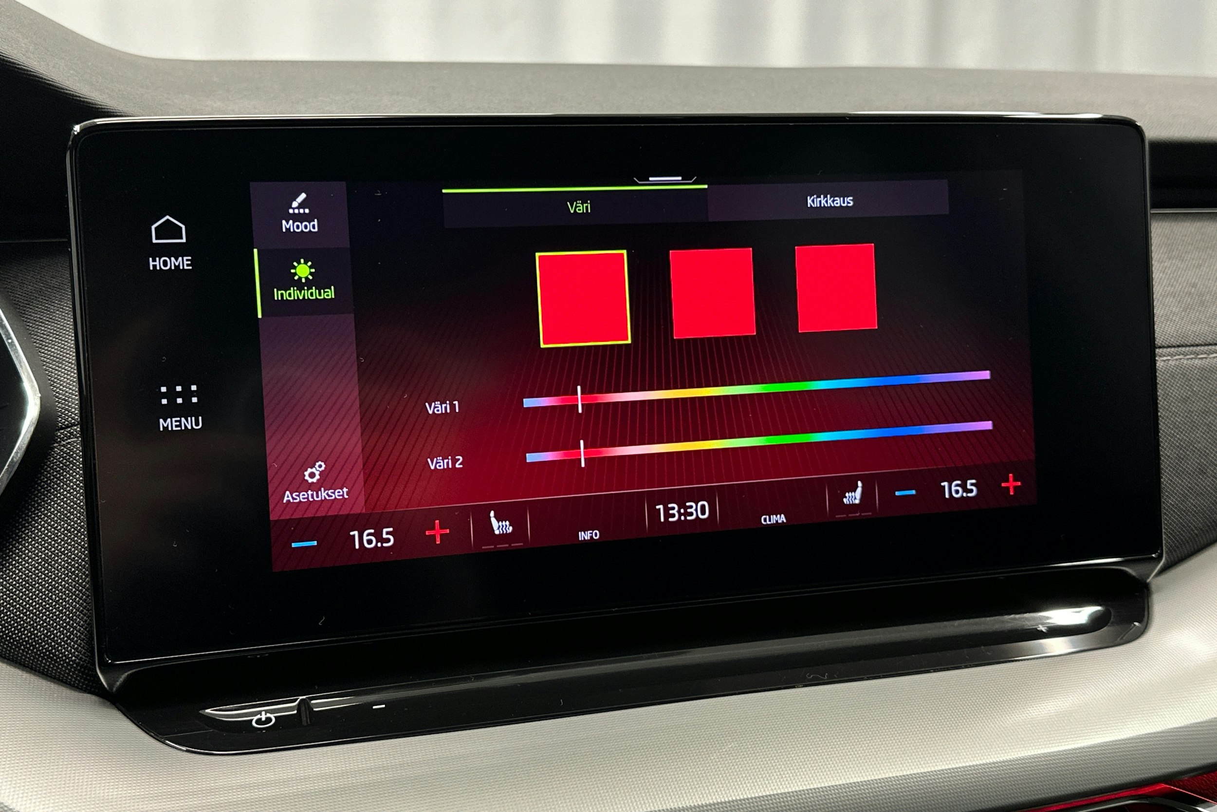 valkoinen Skoda Octavia 2022 kuva 21.