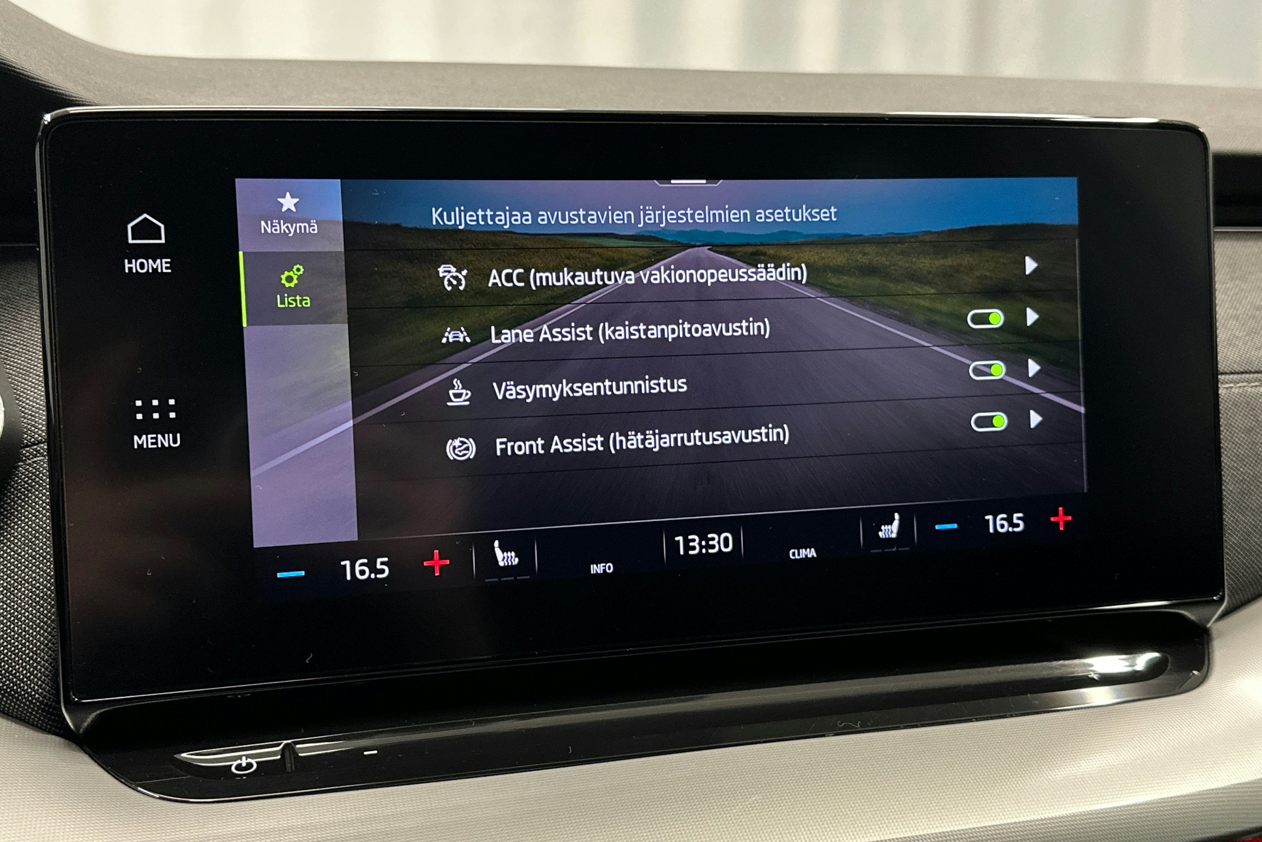 valkoinen Skoda Octavia 2022 kuva 22.