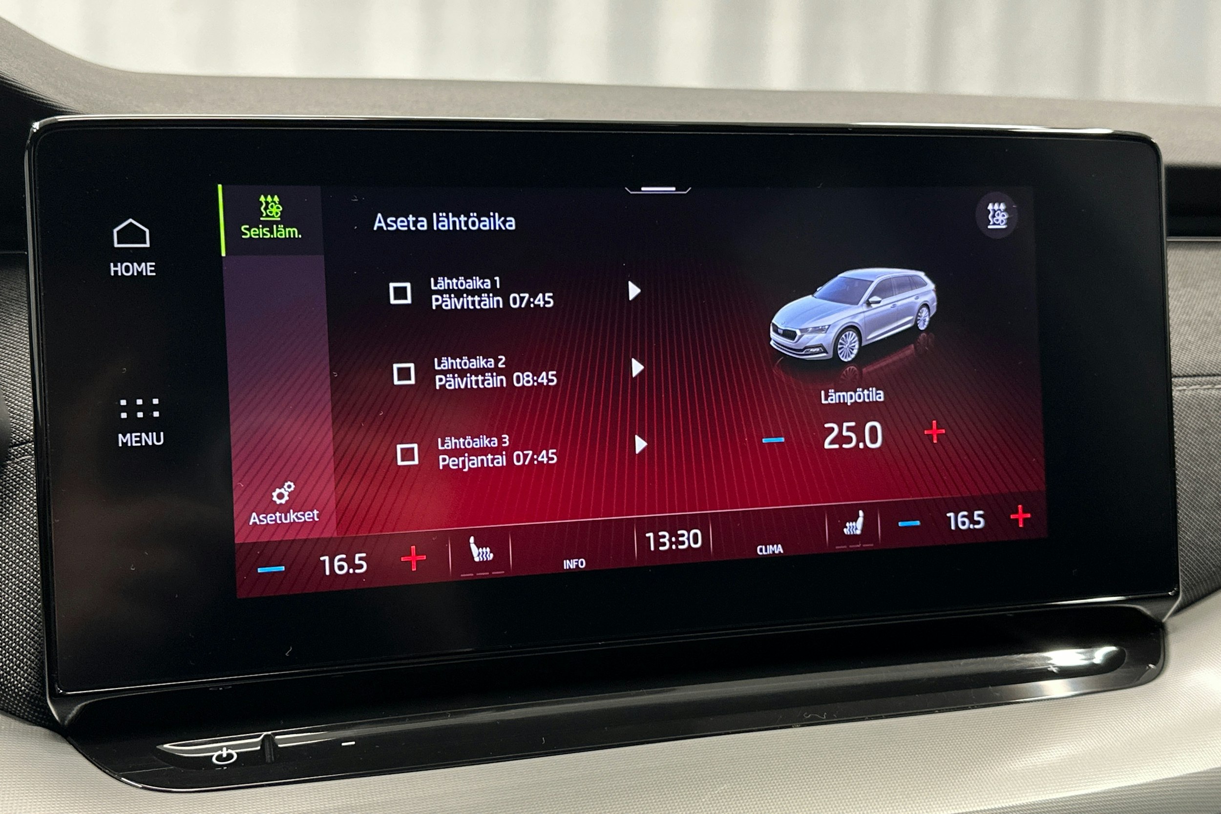 valkoinen Skoda Octavia 2022 kuva 23.