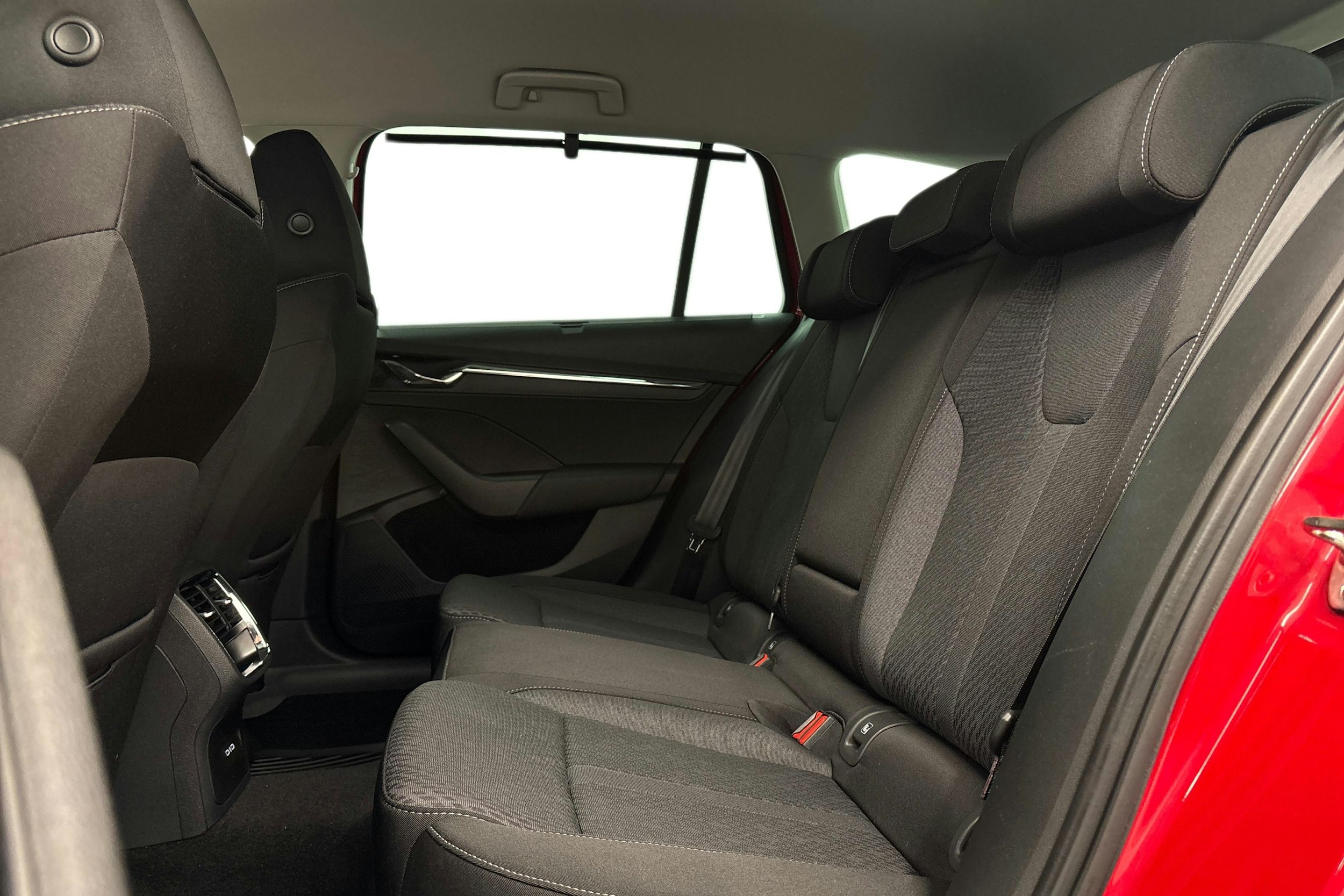 Punainen Skoda OCTAVIA 2022 kuva 10.