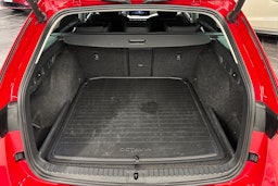 Punainen Skoda OCTAVIA 2022 kuva 14.