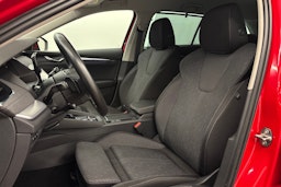 Punainen Skoda OCTAVIA 2022 kuva 17.