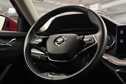 Punainen Skoda OCTAVIA 2022 kuva 18.