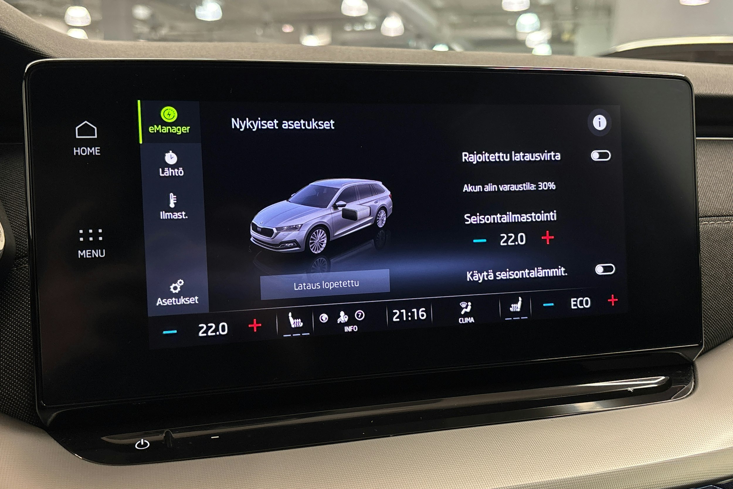 Punainen Skoda OCTAVIA 2022 kuva 23.