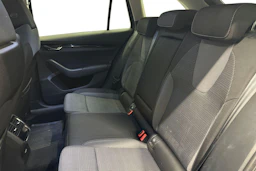 sininen Skoda Octavia 2022 kuva 8.