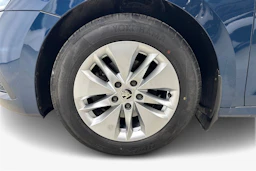 sininen Skoda Octavia 2022 kuva 9.