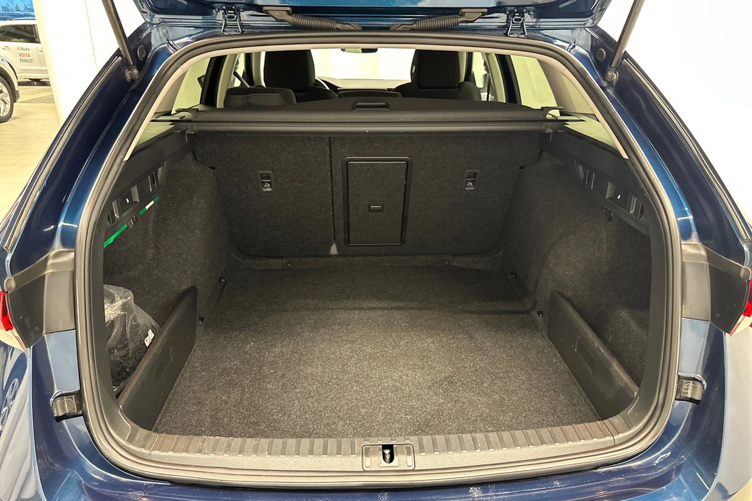 sininen Skoda Octavia 2022 kuva 16.