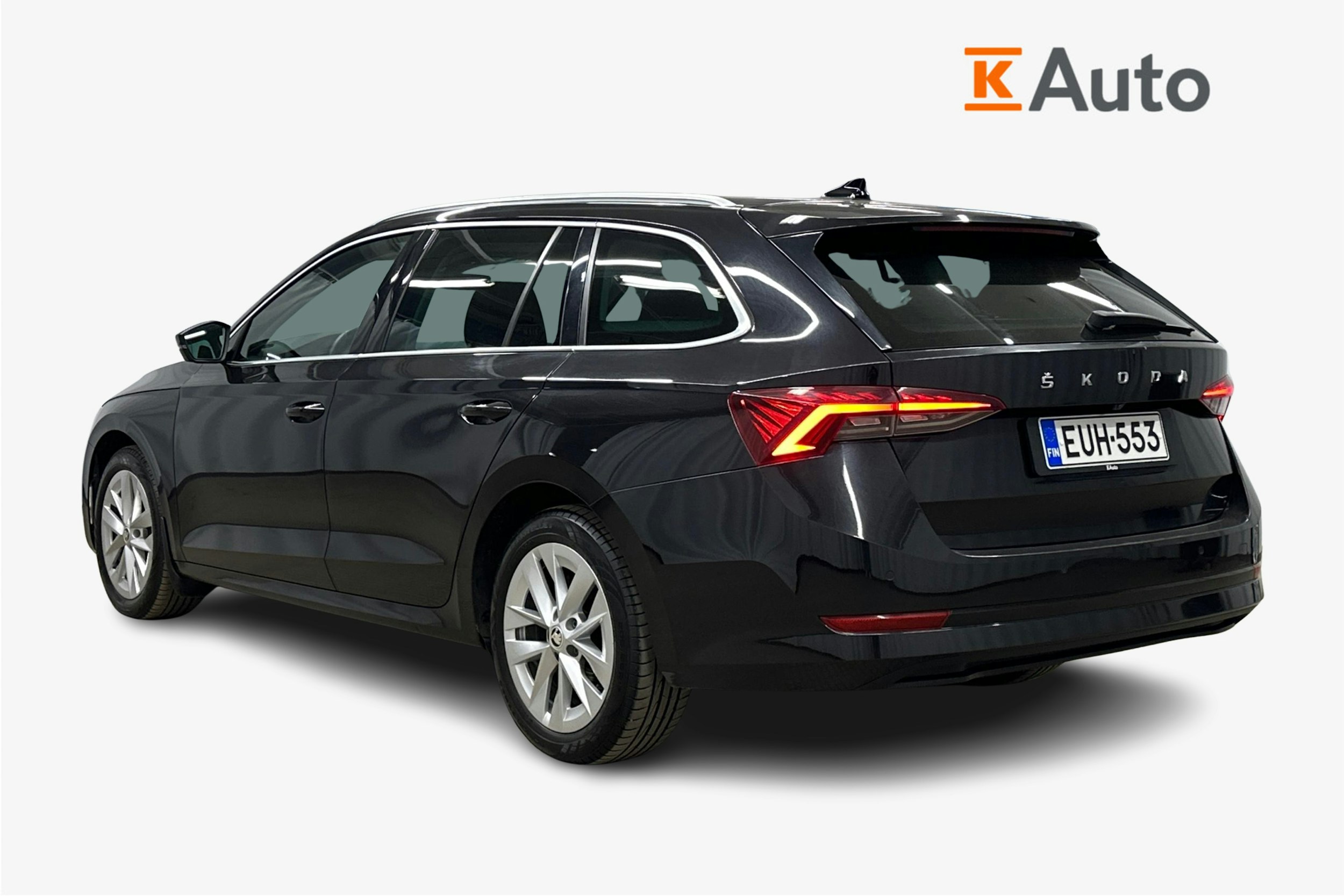 musta Skoda Octavia 2022 kuva 2.