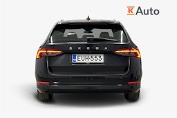 musta Skoda Octavia 2022 kuva 3.