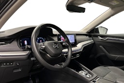 musta Skoda Octavia 2022 kuva 7.