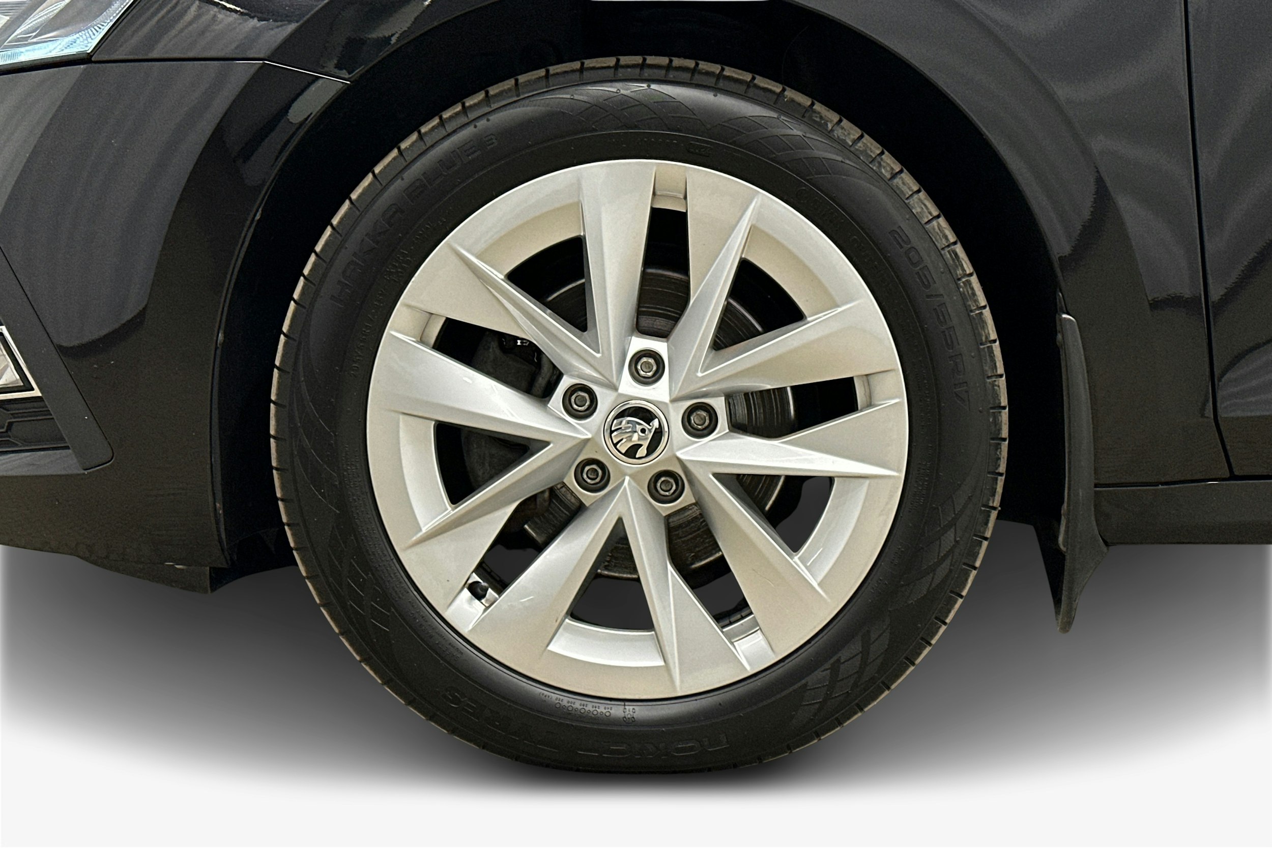 musta Skoda Octavia 2022 kuva 11.