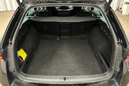 musta Skoda Octavia 2022 kuva 14.