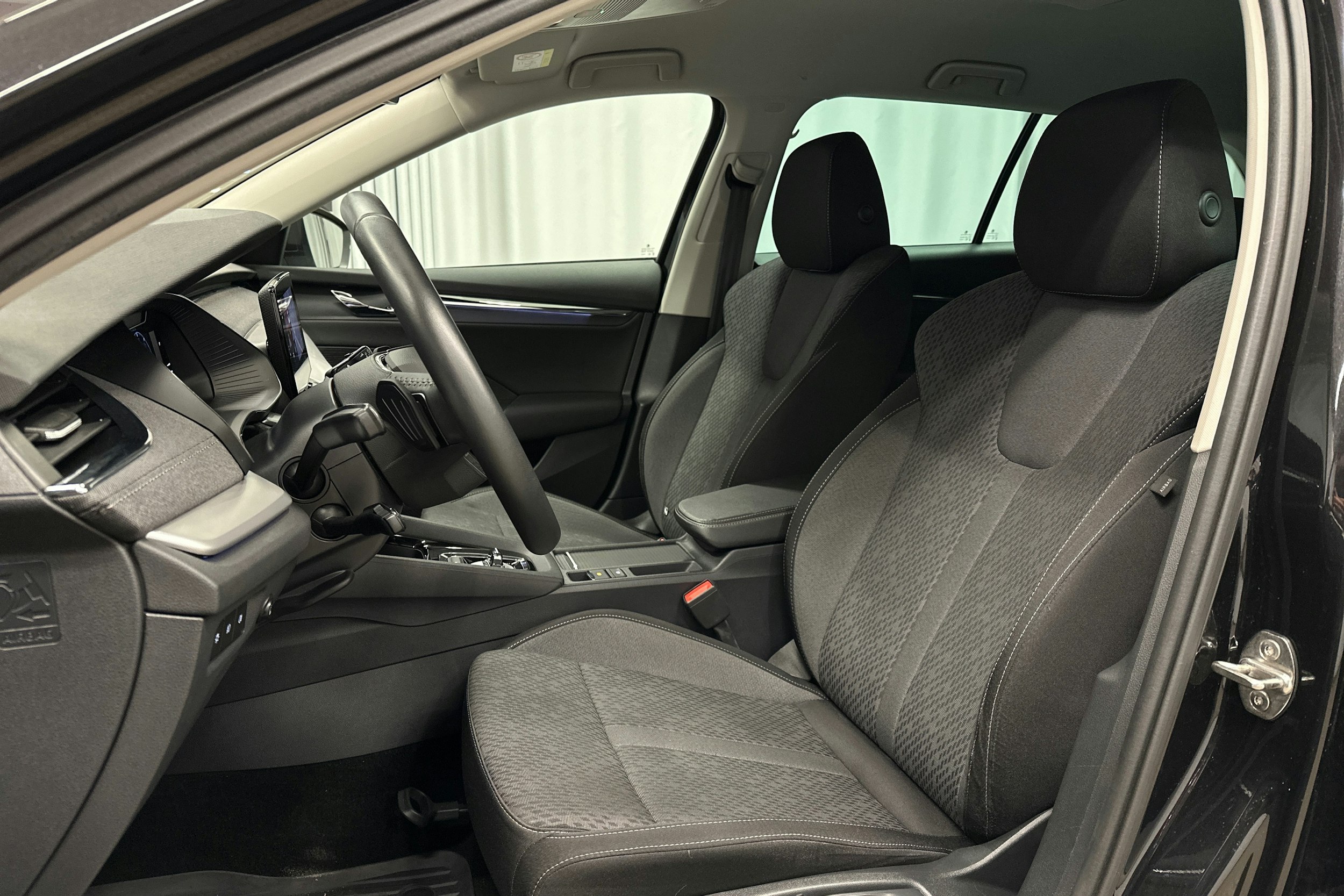 musta Skoda Octavia 2022 kuva 17.