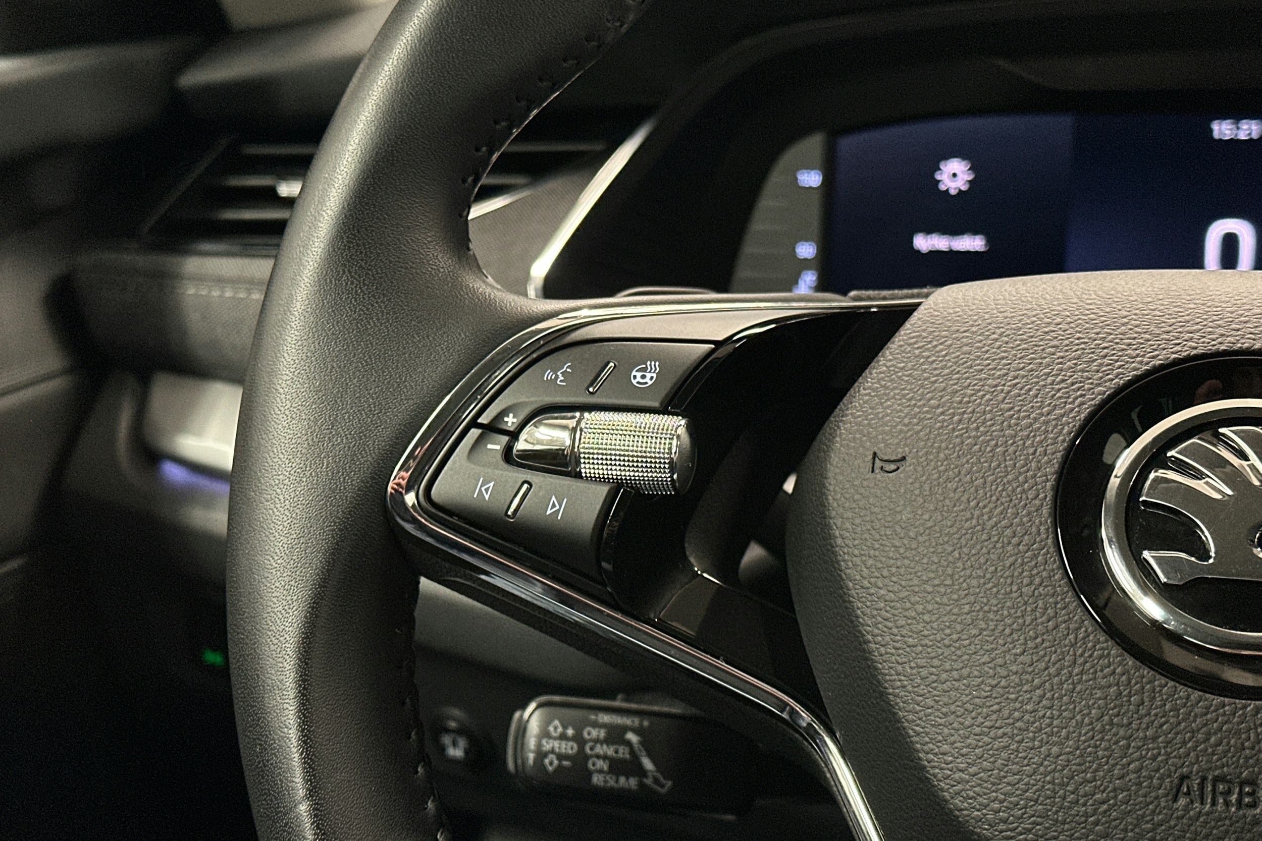 musta Skoda Octavia 2022 kuva 19.