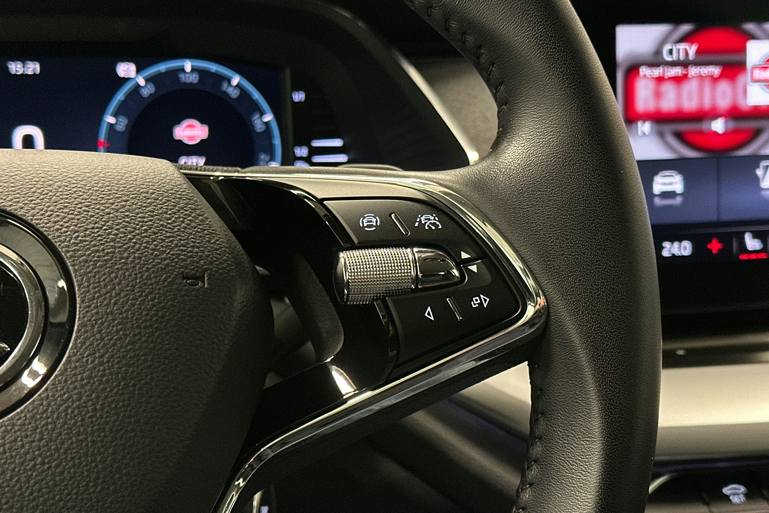 musta Skoda Octavia 2022 kuva 20.