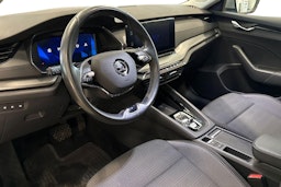 harmaa Skoda Octavia 2022 kuva 7.