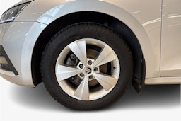 harmaa Skoda Octavia 2022 kuva 11.