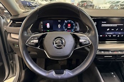 harmaa Skoda Octavia 2022 kuva 15.