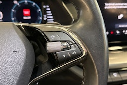 harmaa Skoda Octavia 2022 kuva 17.