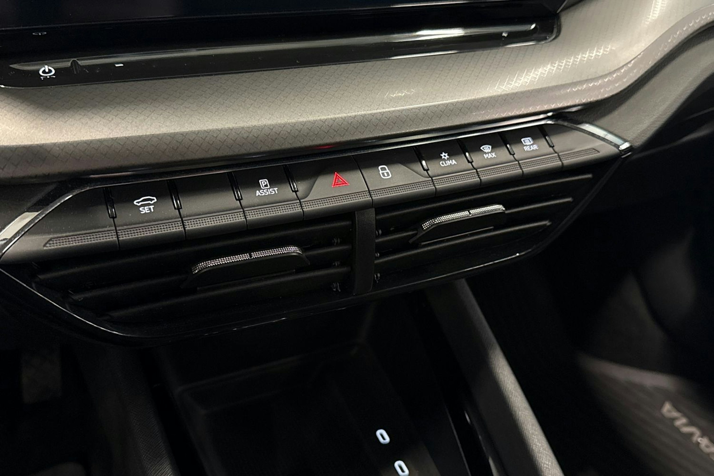 harmaa Skoda Octavia 2022 kuva 24.