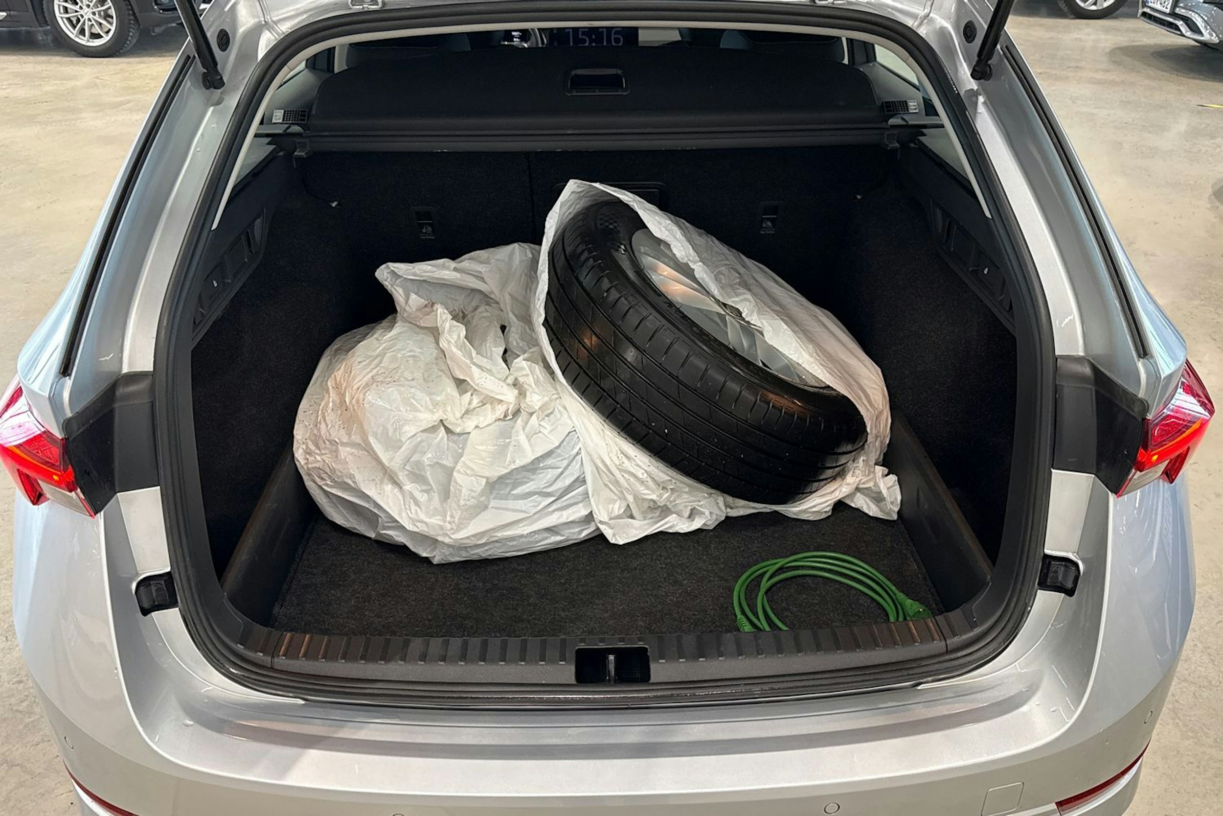 harmaa Skoda Octavia 2022 kuva 26.