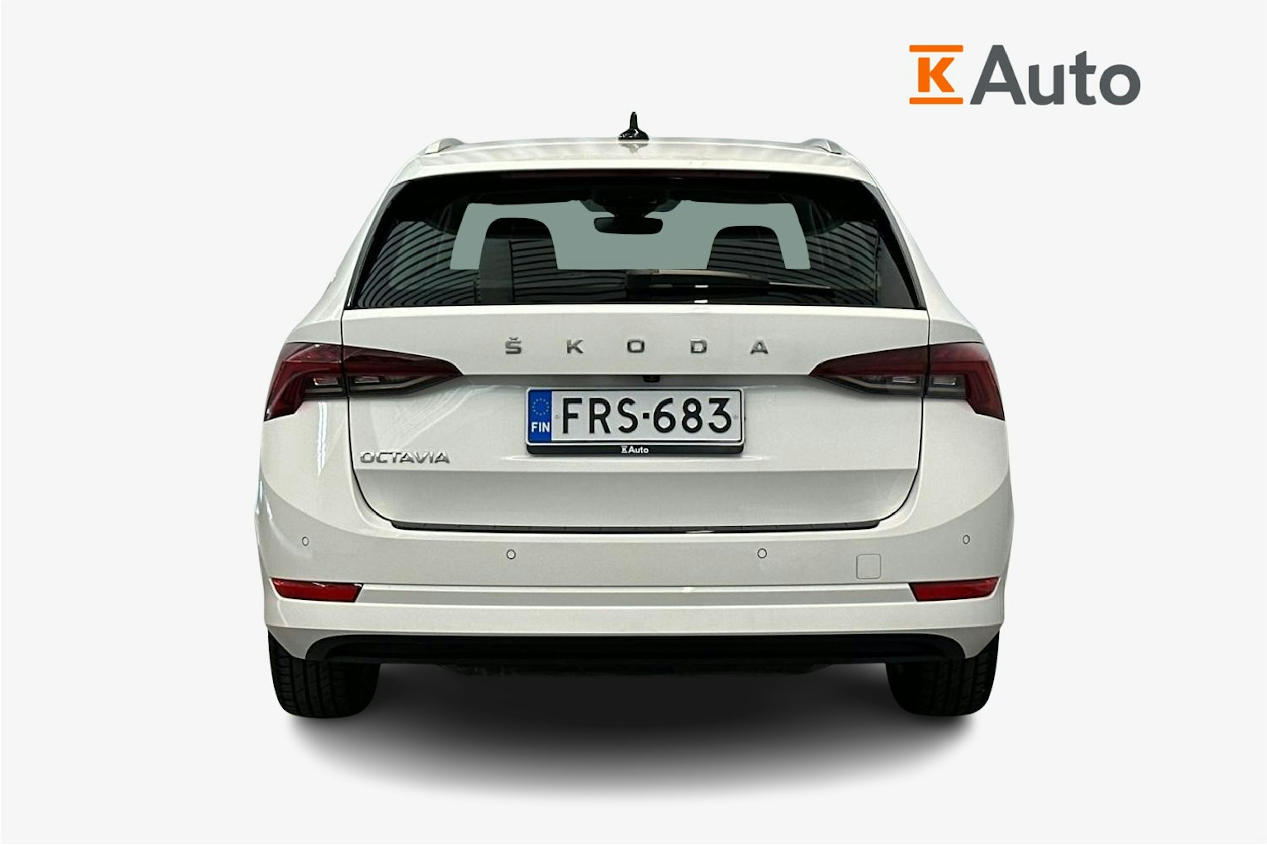 valkoinen Skoda Octavia 2022 kuva 3.