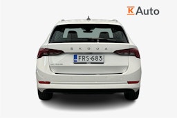 valkoinen Skoda Octavia 2022 kuva 3.
