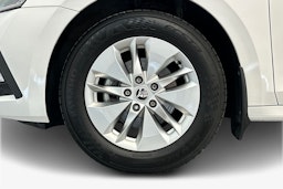valkoinen Skoda Octavia 2022 kuva 11.