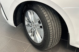 valkoinen Skoda Octavia 2022 kuva 13.